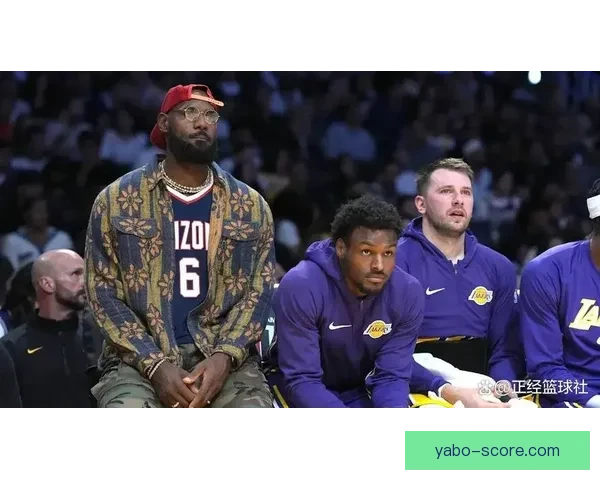 湖人官方发布季后赛海报 詹东里组合领衔球队晋级核心阵容